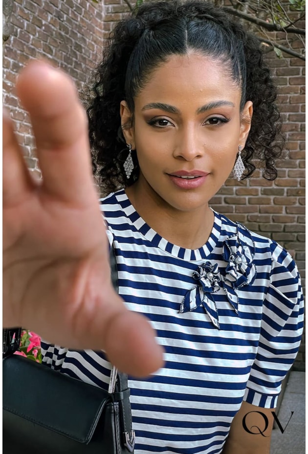 T-SHIRT LISTRADA BORDADO FLORES MARINHO - LUZIA FAZZOLLI T-SHIRT LISTRADA BORDADO FLORES MARINHO - LUZIA FAZZOLLI