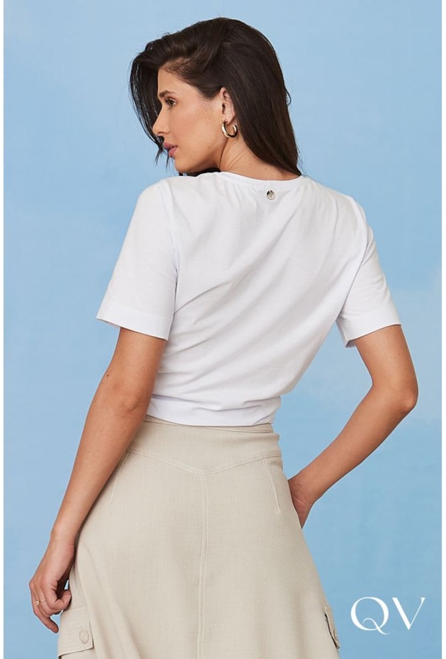 T-SHIRT MALHA BORDADO PAETE BRANCO - LUZIA FAZZOLLI T-SHIRT MALHA BORDADO PAETE BRANCO - LUZIA FAZZOLLI