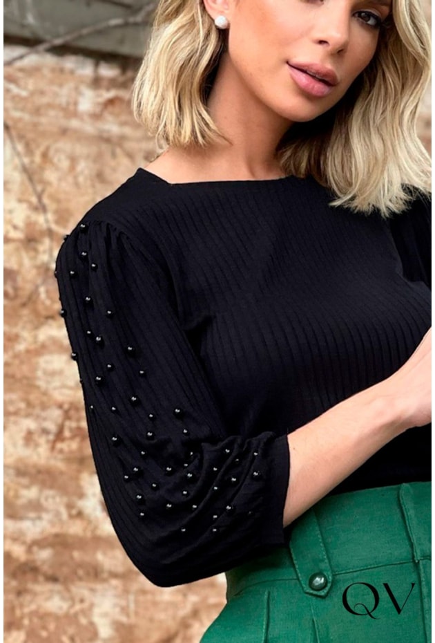 T-SHIRT MALHA CANELADA COM PÉROLAS PRETO - EVA BELLA T-SHIRT MALHA CANELADA COM PÉROLAS PRETO - EVA BELLA