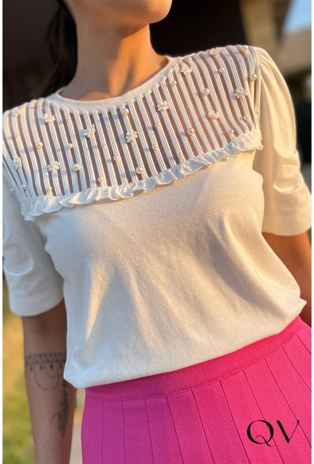 T-SHIRT MALHA COM APLICAÇÕES OFF - LUZIA FAZZOLLI T-SHIRT MALHA COM APLICAÇÕES OFF - LUZIA FAZZOLLI