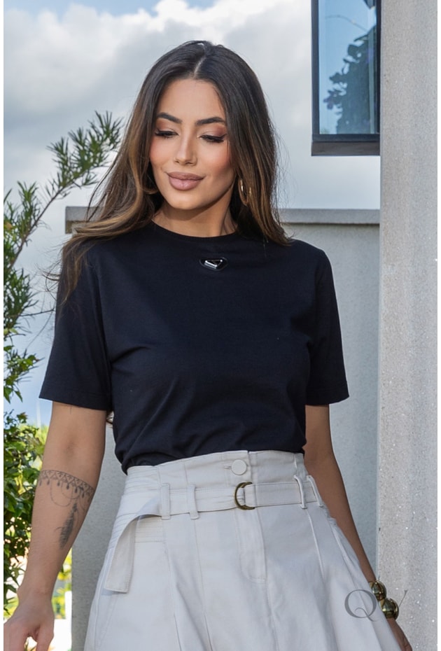 T-SHIRT MANGA CURTA EM MALHA PRETO - LUZIA FAZZOLLI