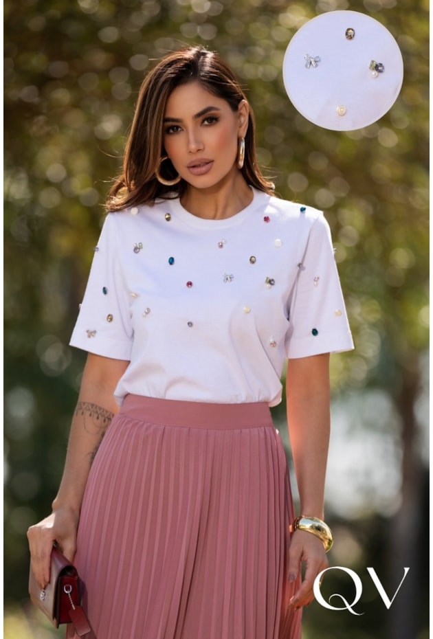 T-SHIRT RETA EM MALHA BORDADO MANUAL BRANCO - LUZIA FAZZOLLI