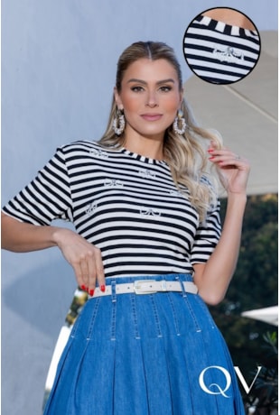 T-SHIRT RETA LISTRADA EM MALHA PRETO - LUZIA FAZZOLLI