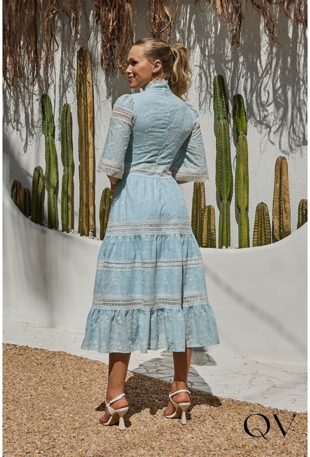 VESTIDO BORDADO COM GUIPIR AZUL - DOCE MARIA