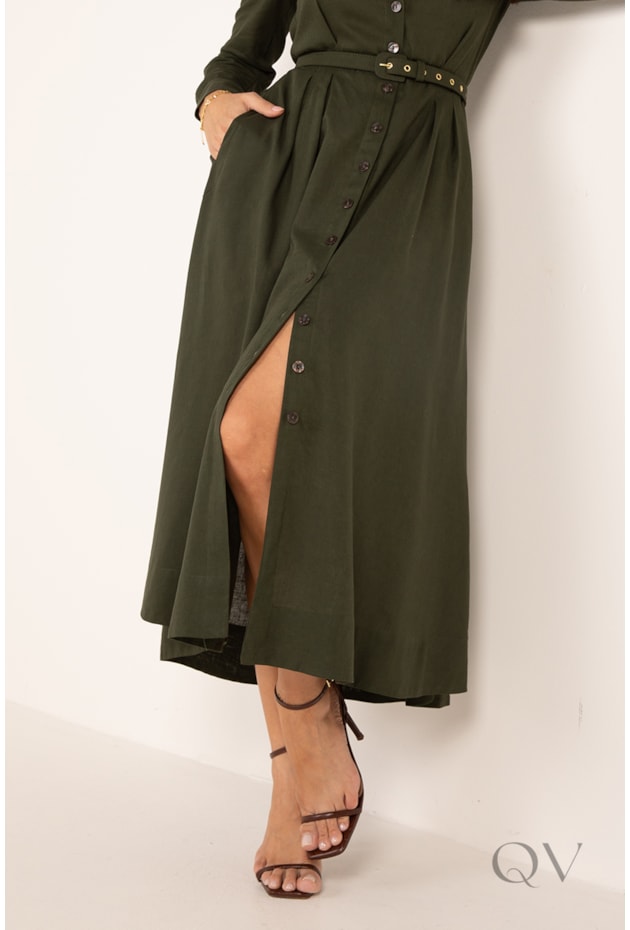 VESTIDO CHEMISE MAXI MIDI COM PREGAS EM VISCOLINHO VERDE MILITAR - LEKAZIS