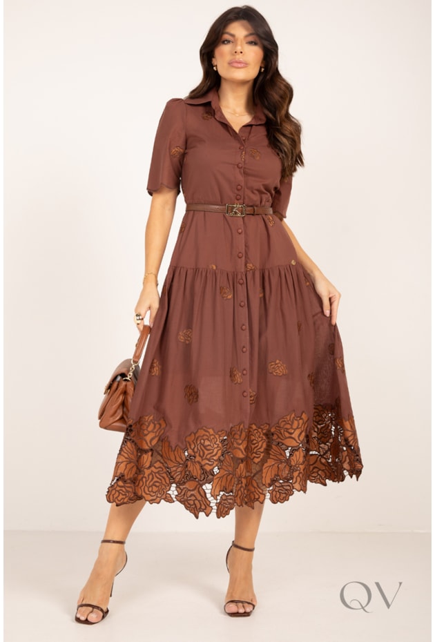 VESTIDO CHEMISE MIDI BORDADA EM CAMBRAIA MARROM - LEKAZIS