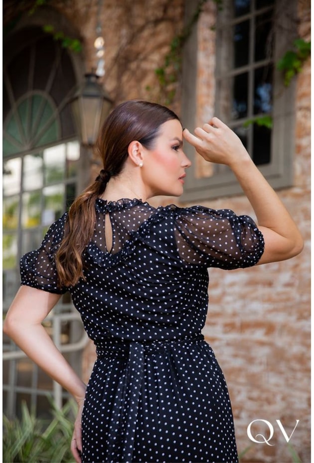 VESTIDO CHIFFON POÁ COM BABADINHOS PRETO - LUZIA FAZZOLLI VESTIDO CHIFFON POÁ COM BABADINHOS PRETO - LUZIA FAZZOLLI