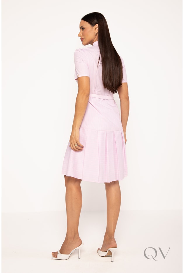 VESTIDO CLÁSSICO LISTRADO COM PREGAS EM TRICOLINE ROSA - LEKAZIS