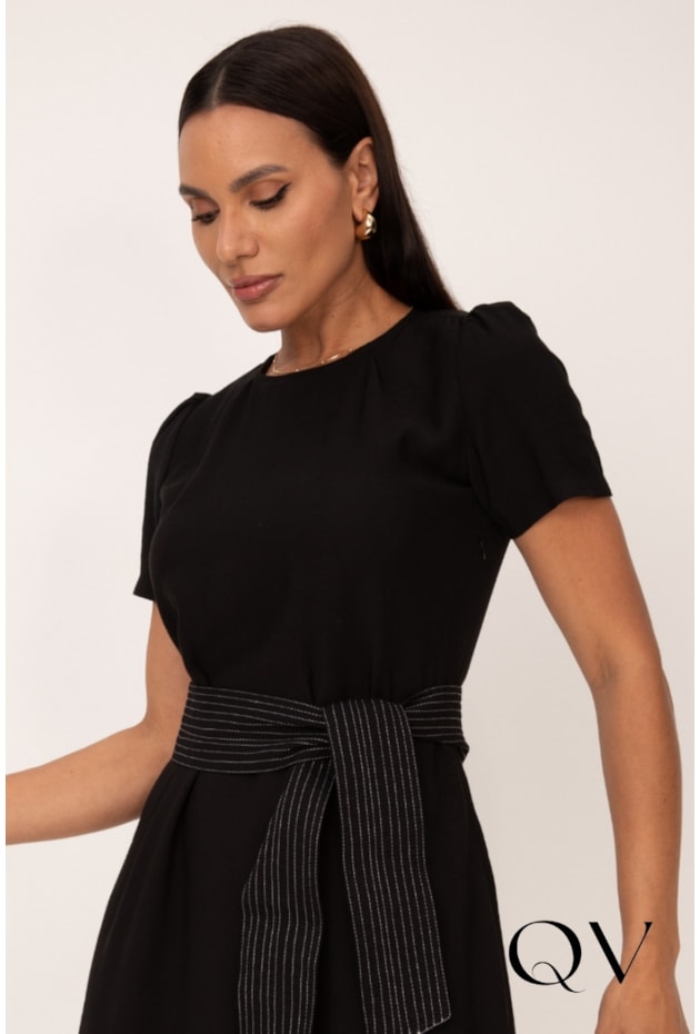 VESTIDO COM BARRA PEPLUM PESPONTADA EM VISCOSE PRETO - LEKAZIS