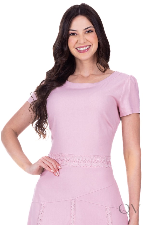 VESTIDO COM DETALHE GUIPIR EM TECIDO PLANO DE VISCOLINHO ROSA - HAPUK