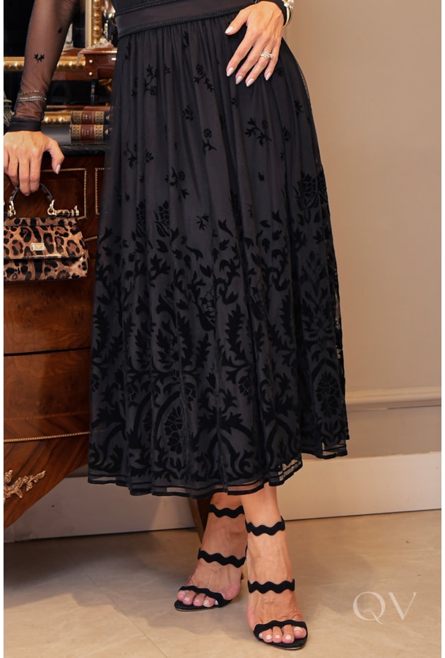 VESTIDO COM ENTREMEIOS EM TULE BORDADO PRETO - LUZIA FAZZOLLI