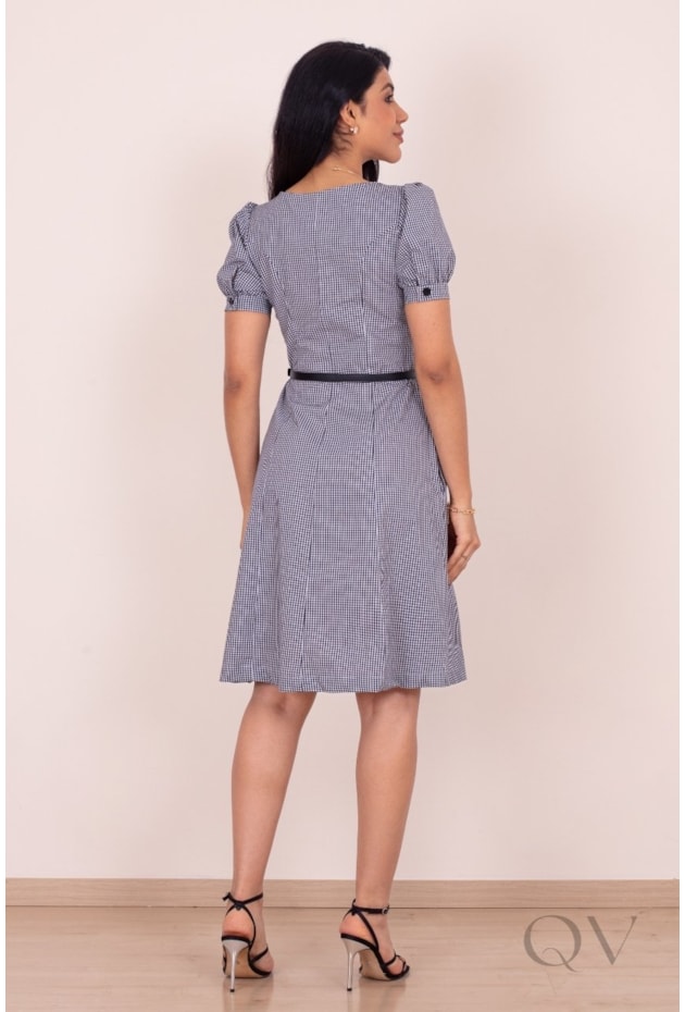 VESTIDO COM ESTAMPA XADREZ VICHY EM TRICOLINE DE ALGODÃO PRETO - PURO SHARMY