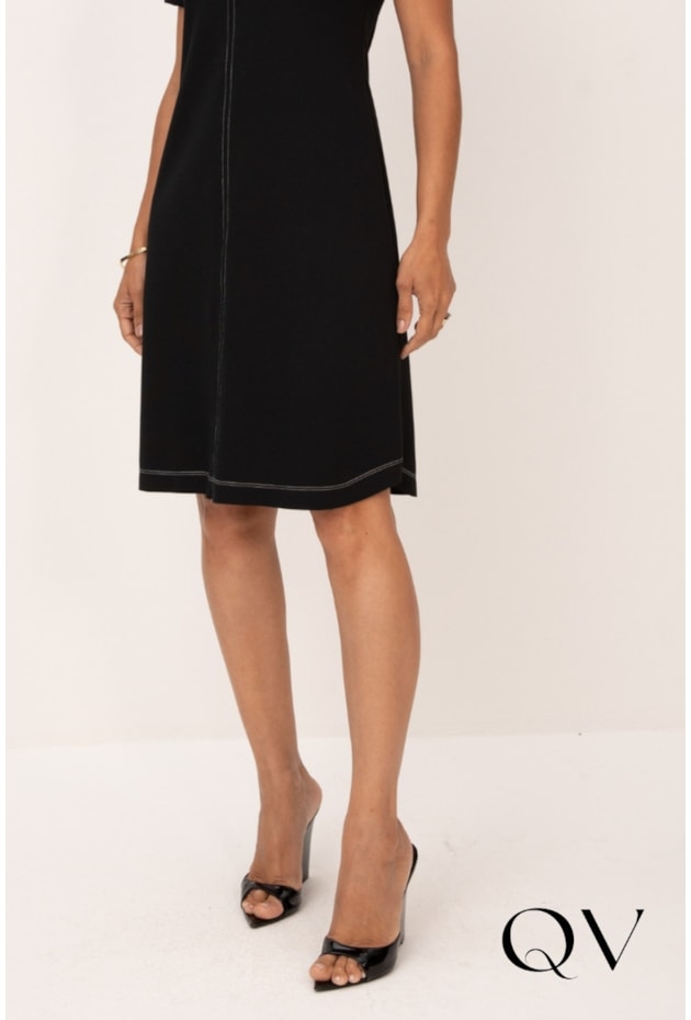 VESTIDO COM PESPONTO BRANCO EM MALHA PONTO ROMA PRETO - LEKAZIS