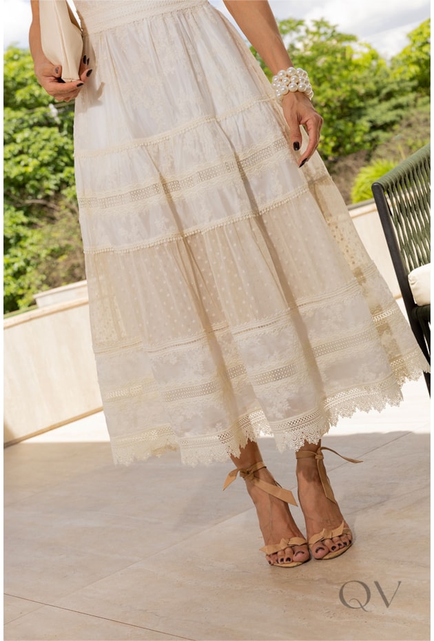 VESTIDO COM POÁ COM ENTREMEIO EM ORGANZA BORDADA E TULE OFF WHITE - LUZIA FAZZOLLI