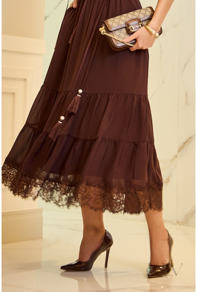 VESTIDO COM RENDA CHANTILY EM CHIFFON MARROM - LUZIA FAZZOLLI