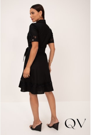 VESTIDO CURTO CLÁSSICO EM TRICOLINE PRETO E ENTREMEIO - LEKAZIS