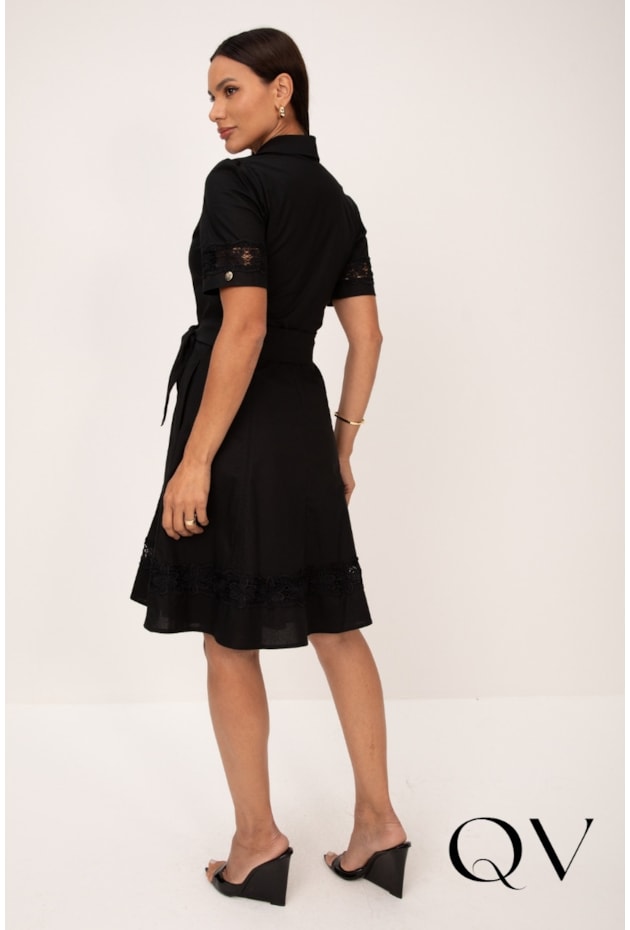 VESTIDO CURTO CLÁSSICO EM TRICOLINE PRETO E ENTREMEIO - LEKAZIS