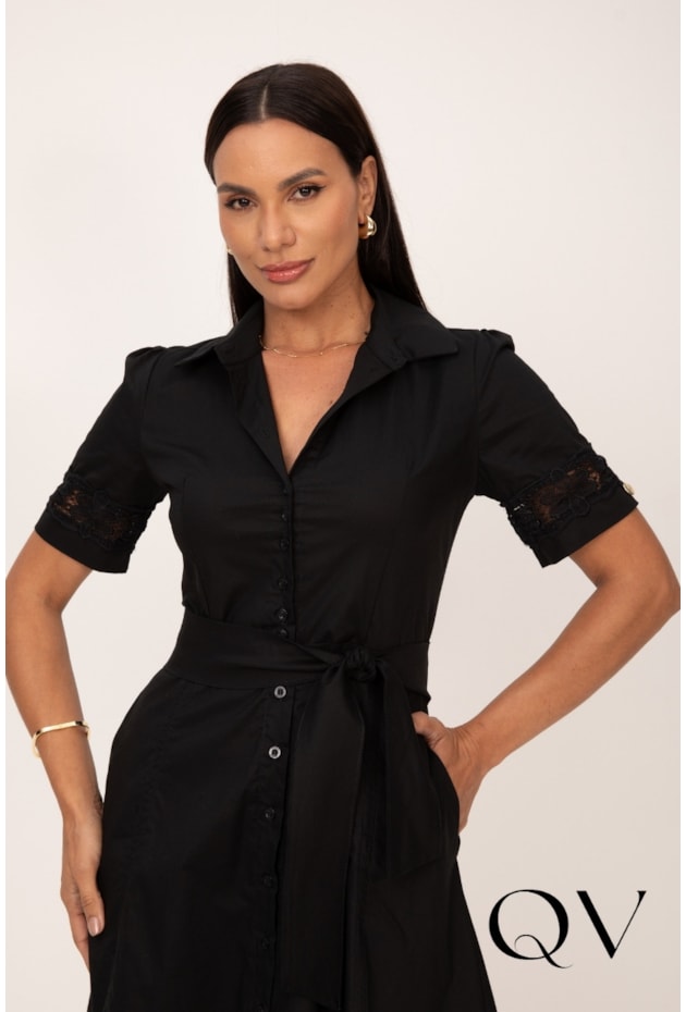 VESTIDO CURTO CLÁSSICO EM TRICOLINE PRETO E ENTREMEIO - LEKAZIS