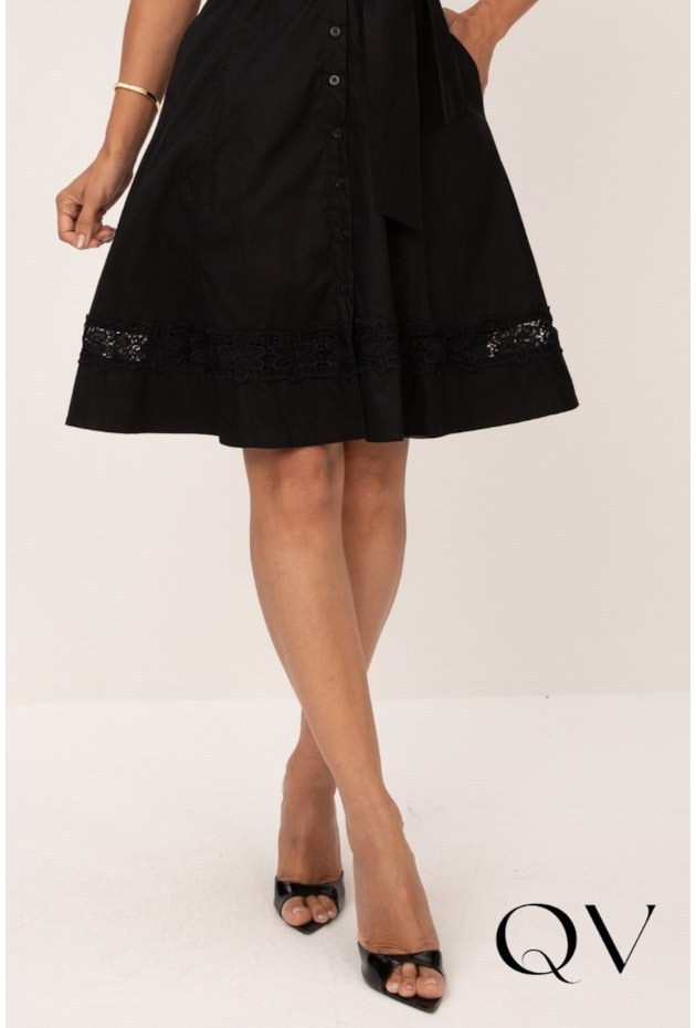 VESTIDO CURTO CLÁSSICO EM TRICOLINE PRETO E ENTREMEIO - LEKAZIS