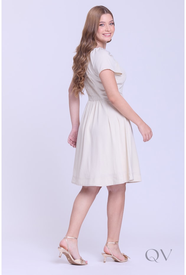 VESTIDO CURTO COM BOTÕES FRONTAIS EM TECIDO PLANO BEGE - HAPUK
