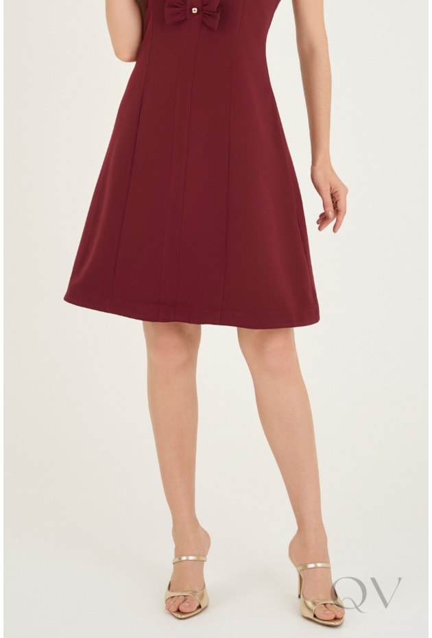 VESTIDO CURTO COM LAÇOS EM ALFAIATARIA BORDÔ - VIA TOLENTINO