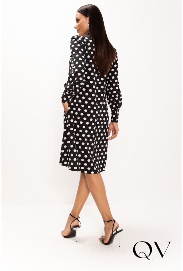 VESTIDO CURTO EM PLANO SOFT PRETO COM POÁS BRANCO - LEKAZIS