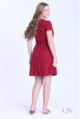 VESTIDO CURTO EVASÊ EM MALHA MAQUINETADA BORDÔ - HAPUK