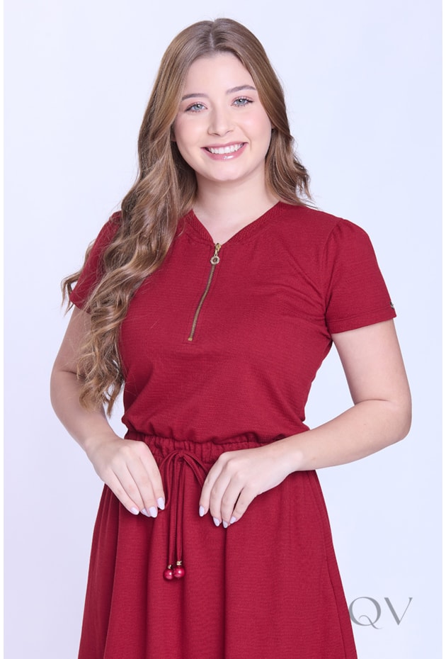 VESTIDO CURTO EVASÊ EM MALHA MAQUINETADA BORDÔ - HAPUK