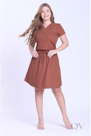 VESTIDO CURTO EVASÊ EM MALHA MAQUINETADA MARROM - HAPUK