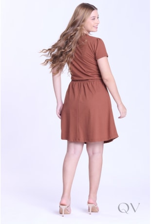 VESTIDO CURTO EVASÊ EM MALHA MAQUINETADA MARROM - HAPUK