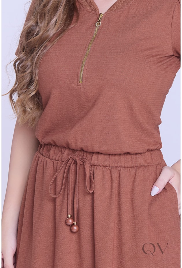 VESTIDO CURTO EVASÊ EM MALHA MAQUINETADA MARROM - HAPUK