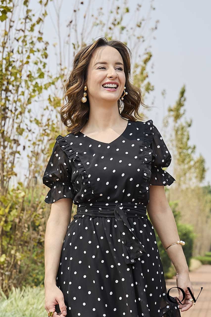 Vestido Em Musseline Poá Jany Pim QVestido - Moda Evangelica Feminina