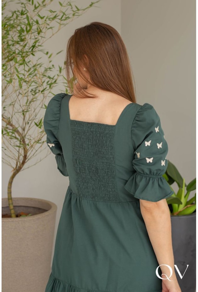 VESTIDO EM TRICOLINE COM BORDADO VERDE - VALENTINA SIRRAH VESTIDO EM TRICOLINE COM BORDADO VERDE - VALENTINA SIRRAH