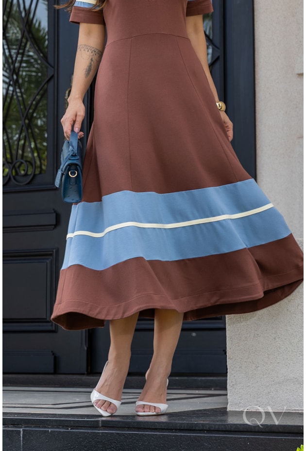 VESTIDO EVASÊ COM NESGAS EM MOLETINHO MARROM - LUZIA FAZZOLLI