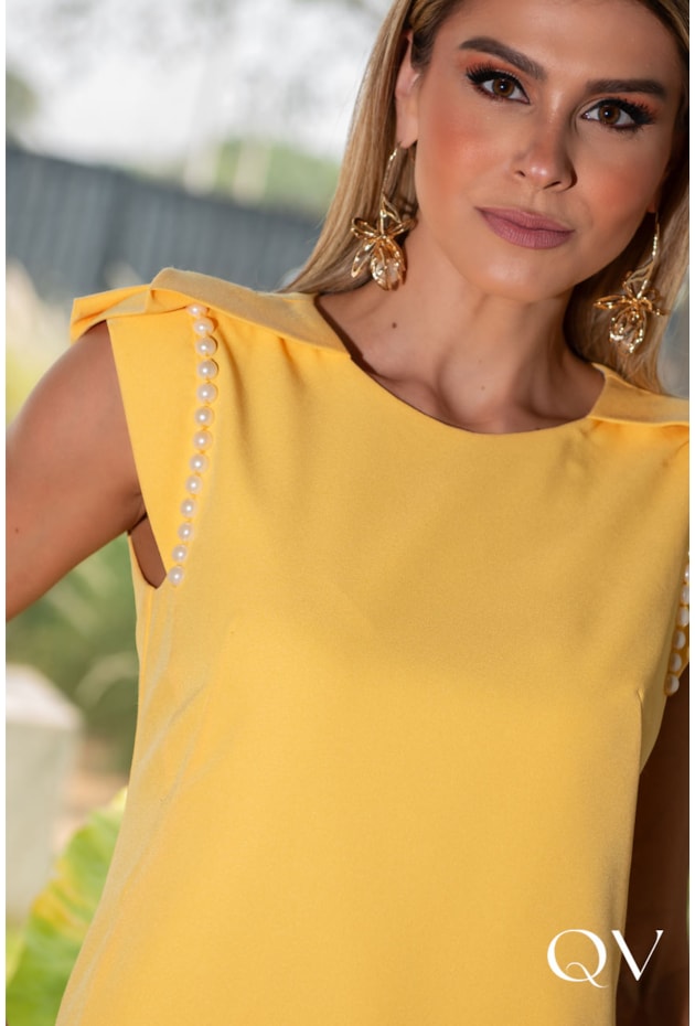 VESTIDO EVASÊ EM CREPE COM PÉROLAS AMARELO - LUZIA FAZZOLLI