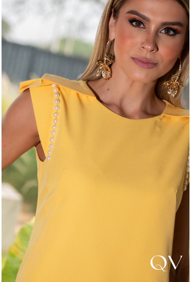 VESTIDO EVASÊ EM CREPE COM PÉROLAS AMARELO - LUZIA FAZZOLLI VESTIDO EVASÊ EM CREPE COM PÉROLAS AMARELO - LUZIA FAZZOLLI