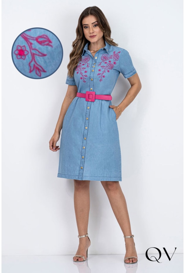 Vestido Jeans Com Bordado Na Barra VESTIDO JEANS EVASÊ