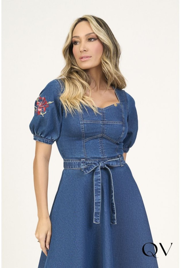 VESTIDO JEANS MIDI COM BORDADO - VIA TOLETINO