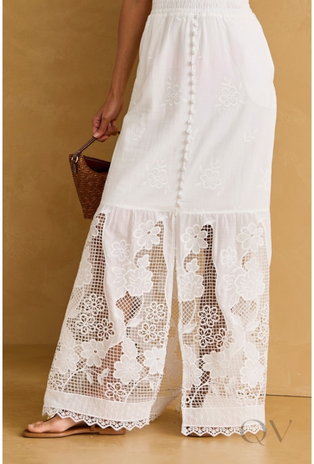 VESTIDO LONGO COM BARRA RENDADA EM OFF WHITE - ARTSY