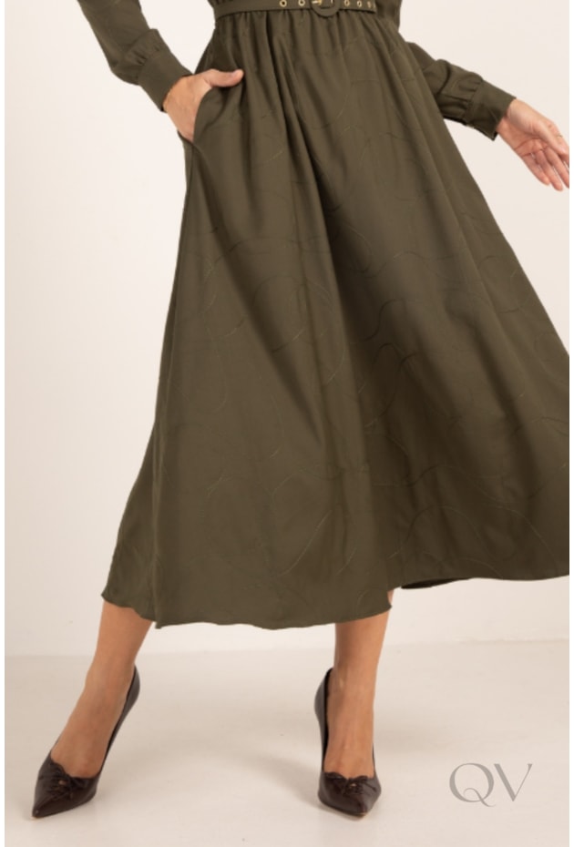 VESTIDO MIDI COM BORDADO EM VISCOSE VERDE MILITAR - LEKAZIS