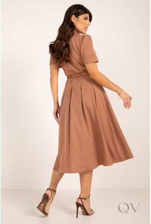 VESTIDO MIDI COM PREGAS EM ALFAIATARIA MOCHA MOUSSE - LEKAZIS