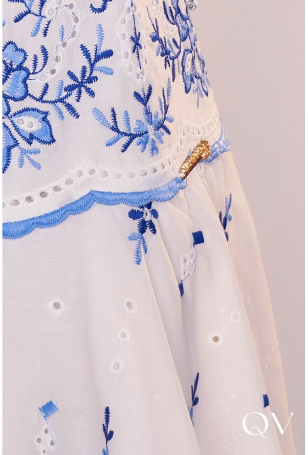 VESTIDO MIDI DECOTE QUADRADO COM BORDADO AZUL - FASCÍNIUS VESTIDO MIDI DECOTE QUADRADO COM BORDADO AZUL - FASCÍNIUS