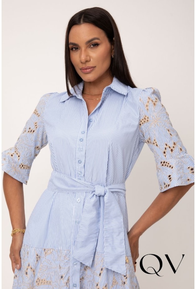 VESTIDO MIDI EM TRICOLINE LISTRADO AZUL BORDADO CRU - LEKAZIS