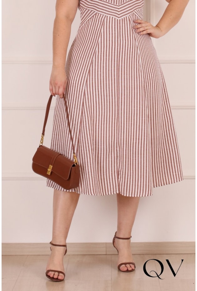VESTIDO MIDI LISTRADO EM CREPE MARROM - PURO SHARMY
